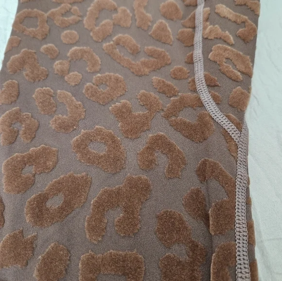 BALANCE ATHLETICA The Lux Pant Panther Velvet Leopard Legging - Picture 3 of 6